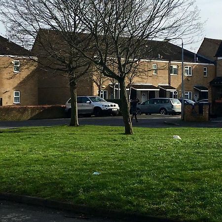 Travelling Stop Apartman Swindon Kültér fotó