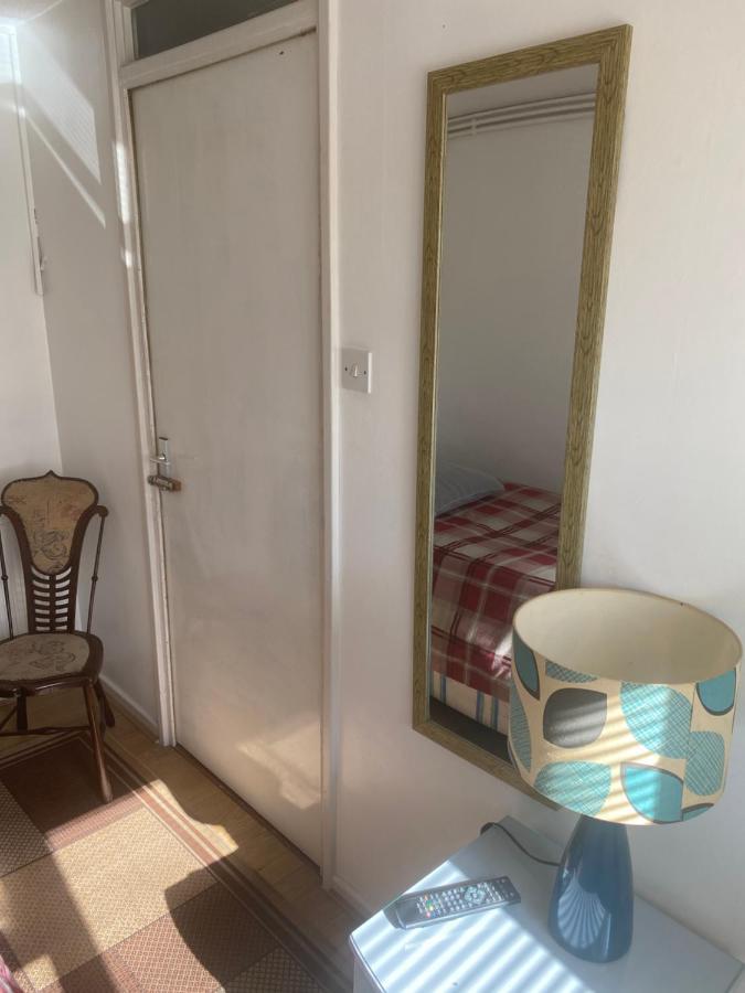 Travelling Stop Apartman Swindon Kültér fotó