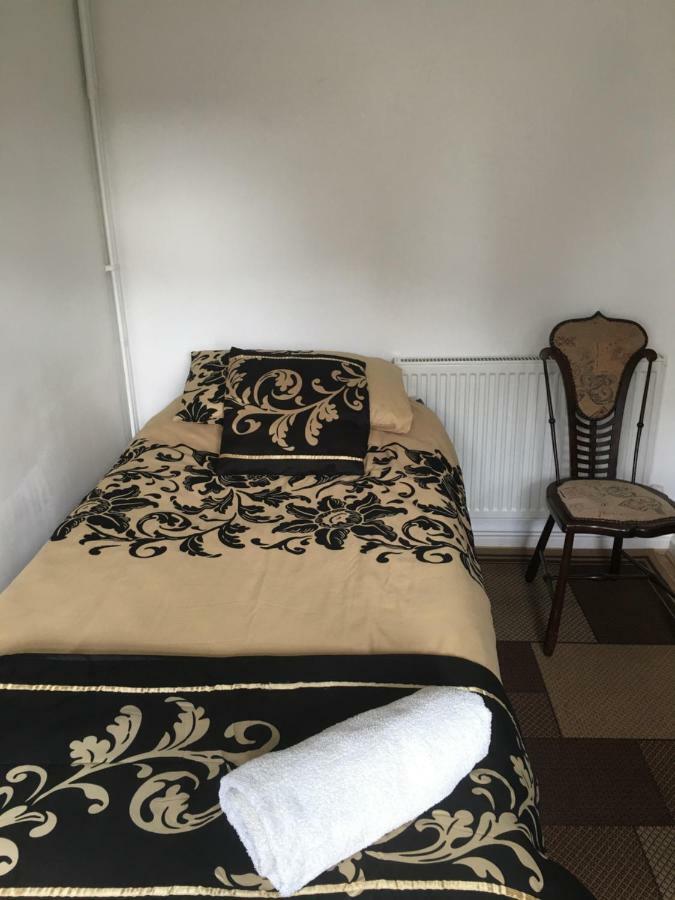 Travelling Stop Apartman Swindon Kültér fotó